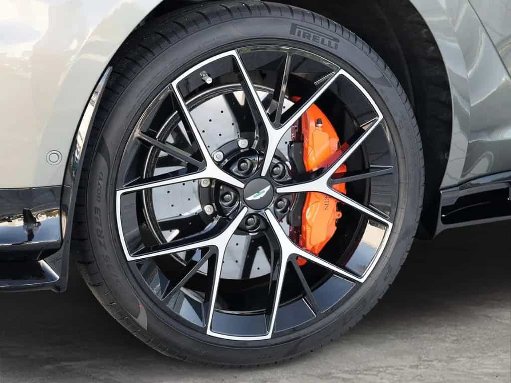 Aston Martin DBX 707 Titanium Grey / Onyx Black 02/2026-photo-9