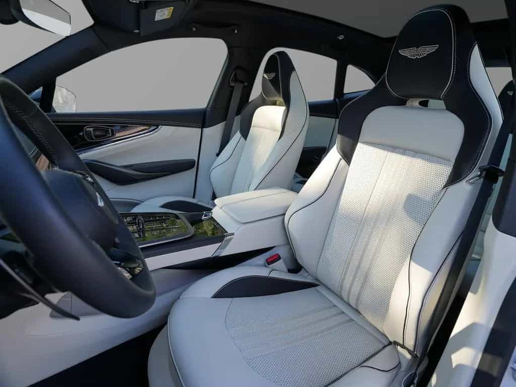 Aston Martin DBX 707 Lunar White / Onyx Black / Ivory null-photo-16