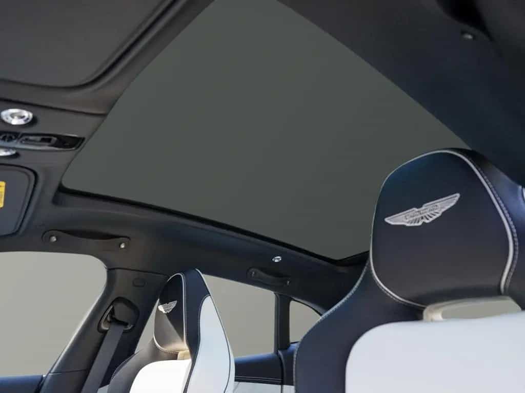 Aston Martin DBX 707 Lunar White / Onyx Black / Ivory null-photo-18