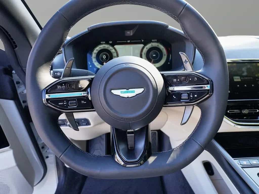 Aston Martin DBX 707 Lunar White / Onyx Black / Ivory null-photo-19