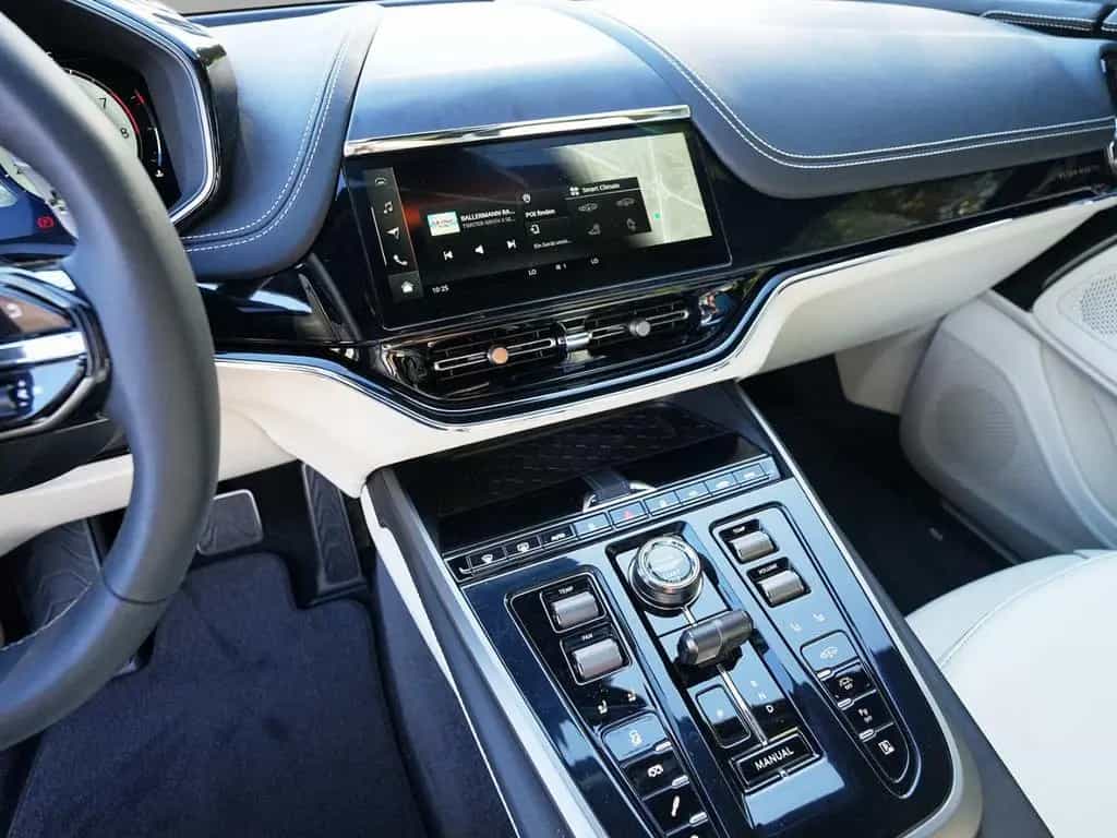 Aston Martin DBX 707 Lunar White / Onyx Black / Ivory null-photo-21