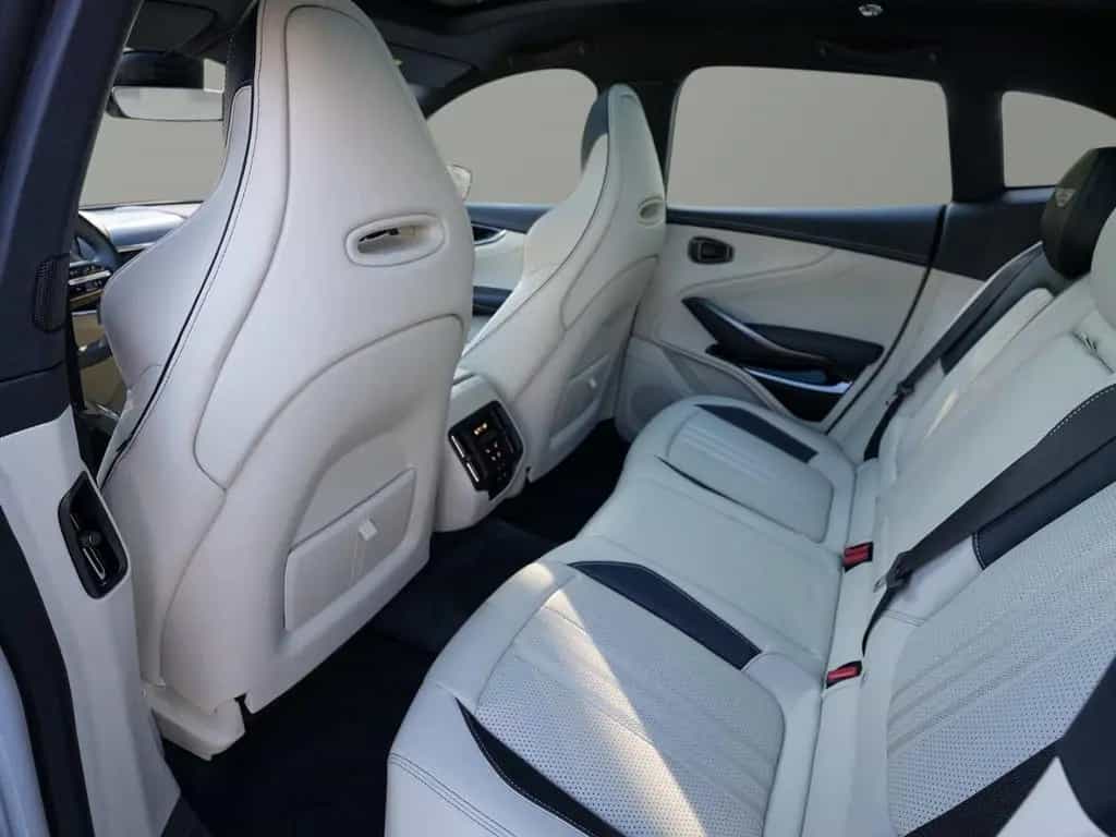 Aston Martin DBX 707 Lunar White / Onyx Black / Ivory null-photo-25