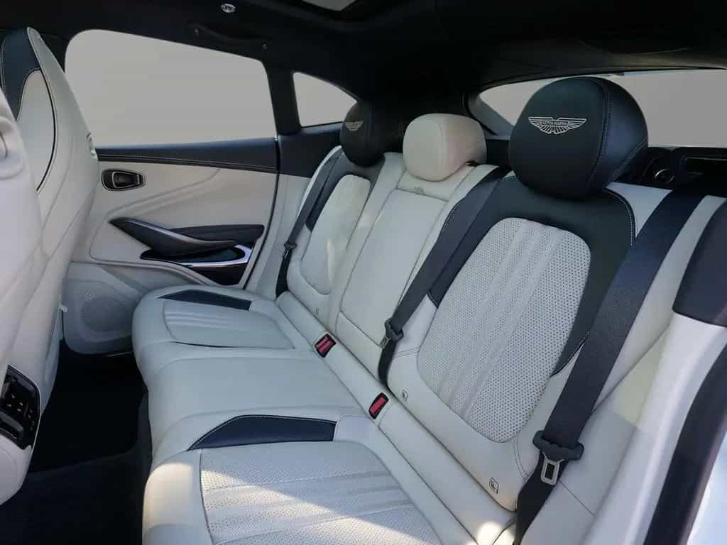 Aston Martin DBX 707 Lunar White / Onyx Black / Ivory null-photo-26