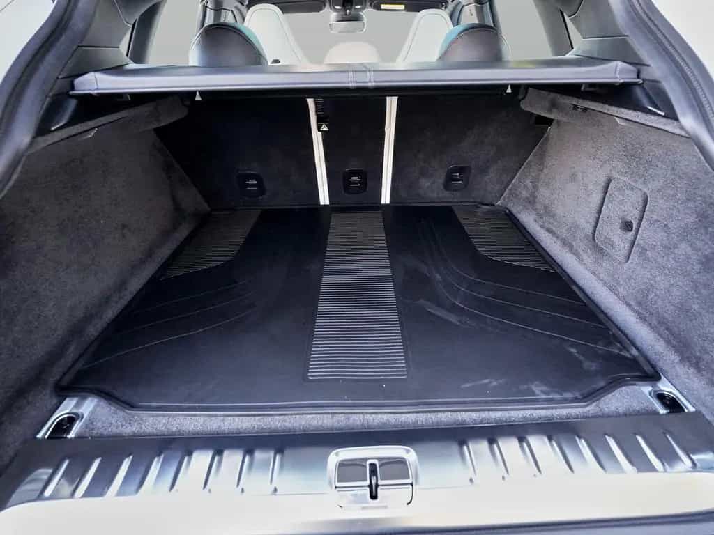 Aston Martin DBX 707 Lunar White / Onyx Black / Ivory null-photo-28