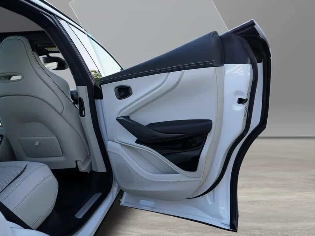 Aston Martin DBX 707 Lunar White / Onyx Black / Ivory null-photo-31