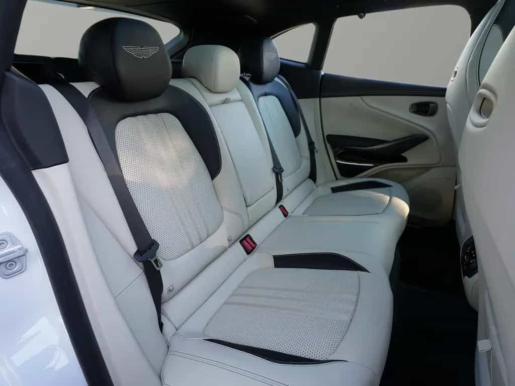 Aston Martin DBX 707 Lunar White / Onyx Black / Ivory null-photo-33