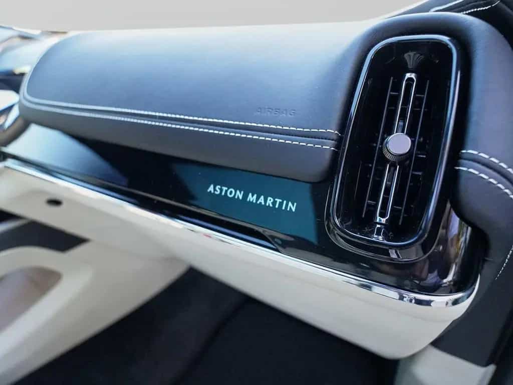 Aston Martin DBX 707 Lunar White / Onyx Black / Ivory null-photo-37