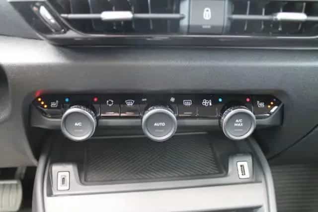 Citroën C4 Feel Puretech 130 EAT8 09/2021-photo-16