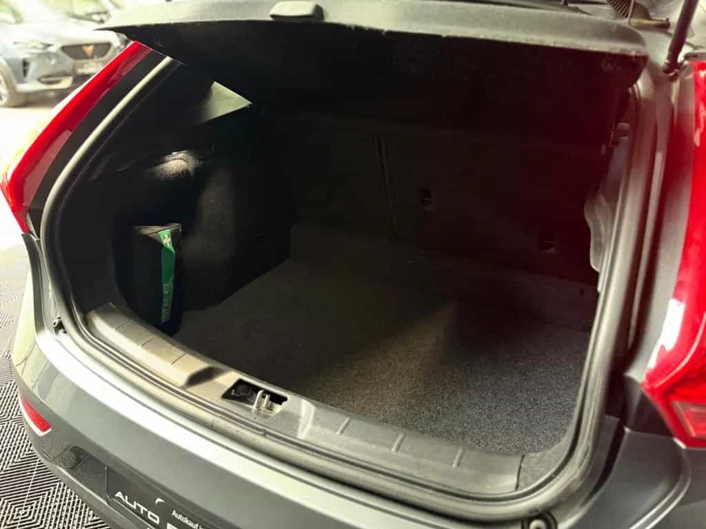 Volvo V40 Kinetic 2.0-LED-SZH-SCHECKHEFT-1.HAND- 05/2017-photo-11
