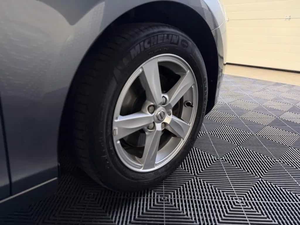 Volvo V40 Kinetic 2.0-LED-SZH-SCHECKHEFT-1.HAND- 05/2017-photo-17