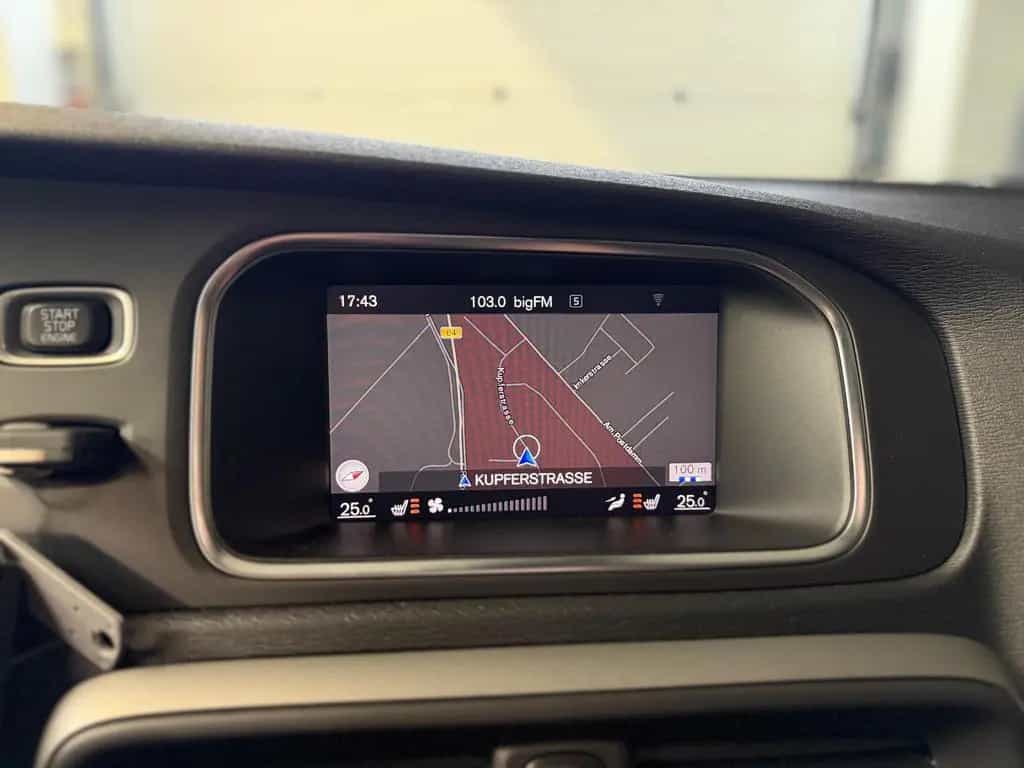 Volvo V40 Kinetic 2.0-LED-SZH-SCHECKHEFT-1.HAND- 05/2017-photo-18