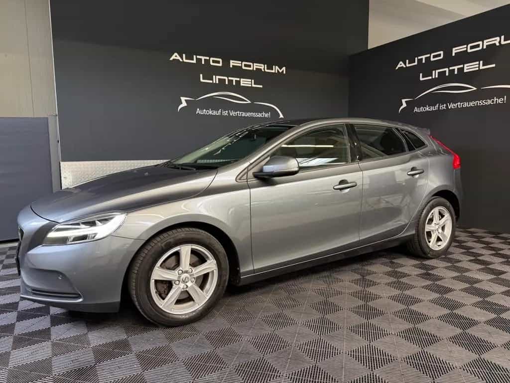Volvo V40 Kinetic 2.0-LED-SZH-SCHECKHEFT-1.HAND- 05/2017-photo-2