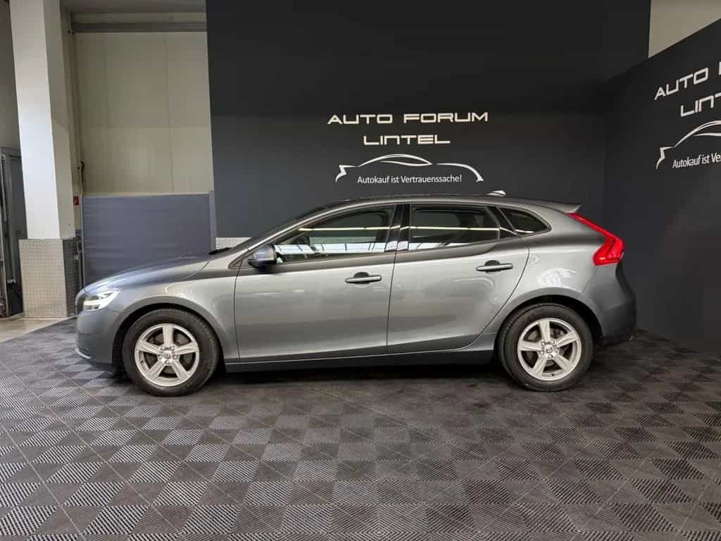 Volvo V40 Kinetic 2.0-LED-SZH-SCHECKHEFT-1.HAND- 05/2017-photo-3