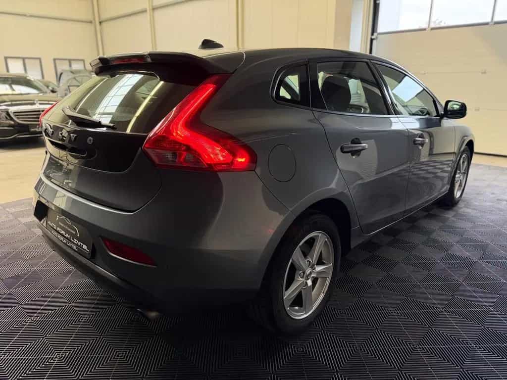 Volvo V40 Kinetic 2.0-LED-SZH-SCHECKHEFT-1.HAND- 05/2017-photo-5