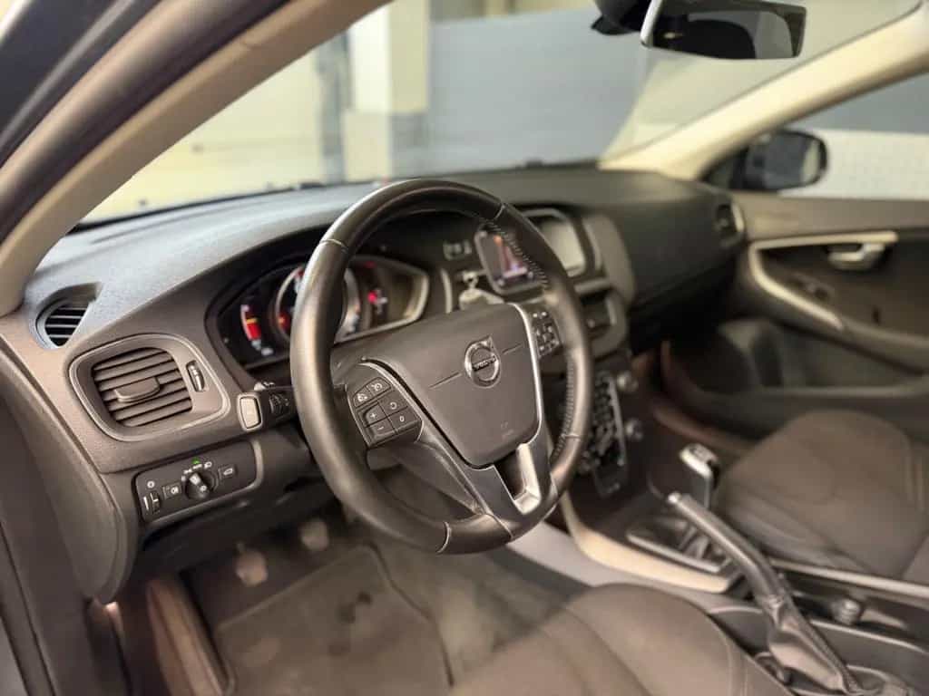 Volvo V40 Kinetic 2.0-LED-SZH-SCHECKHEFT-1.HAND- 05/2017-photo-8
