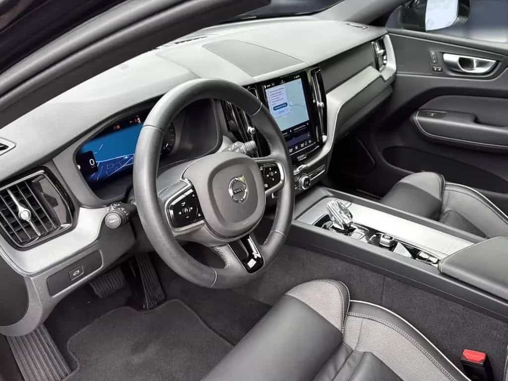 Volvo XC60 B5 (Benzin) Plus Dark AWD Automatik Navi 03/2023-photo-10