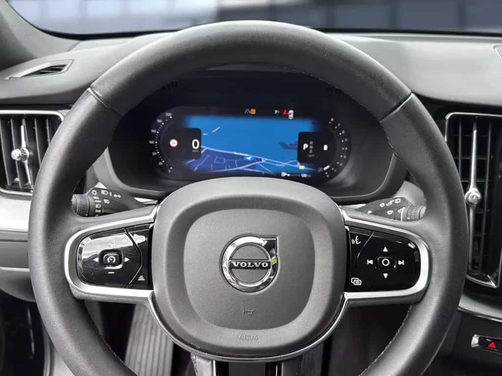Volvo XC60 B5 (Benzin) Plus Dark AWD Automatik Navi 03/2023-photo-11