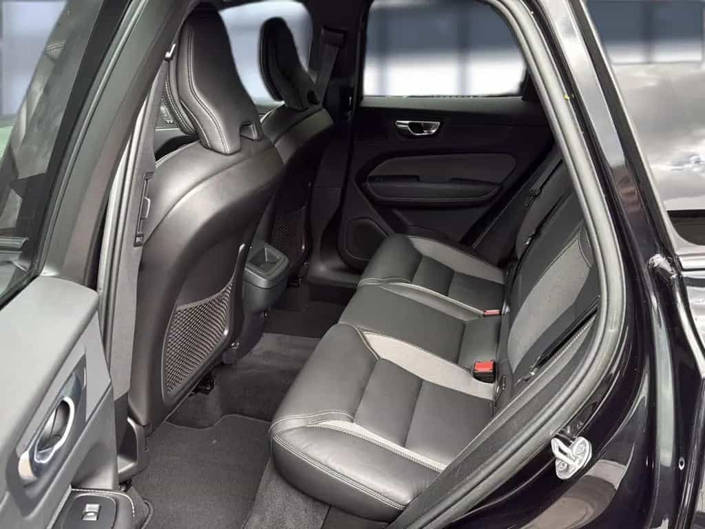 Volvo XC60 B5 (Benzin) Plus Dark AWD Automatik Navi 03/2023-photo-18