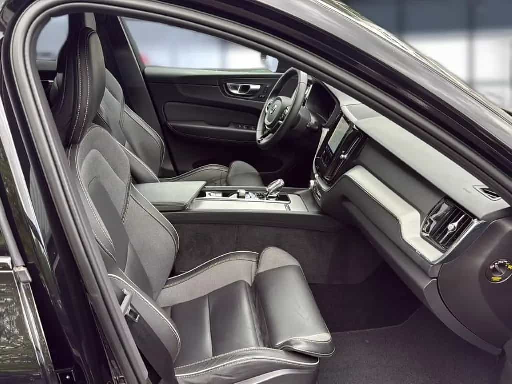Volvo XC60 B5 (Benzin) Plus Dark AWD Automatik Navi 03/2023-photo-22