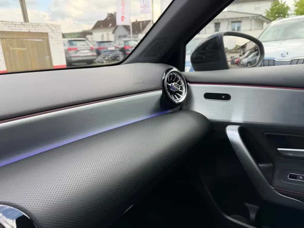 Mercedes-Benz A 200 /LED/AMG-LINE/S-SITZE/ 08/2018-photo-26
