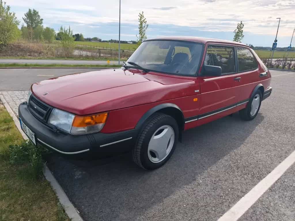 Saab 900 03/1989-photo-1