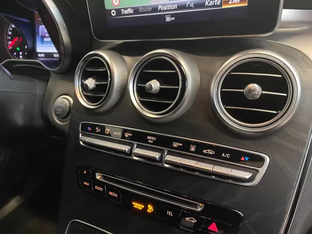 Mercedes-Benz GLC 250 d 4Matic AMG Line 10/2018-photo-23