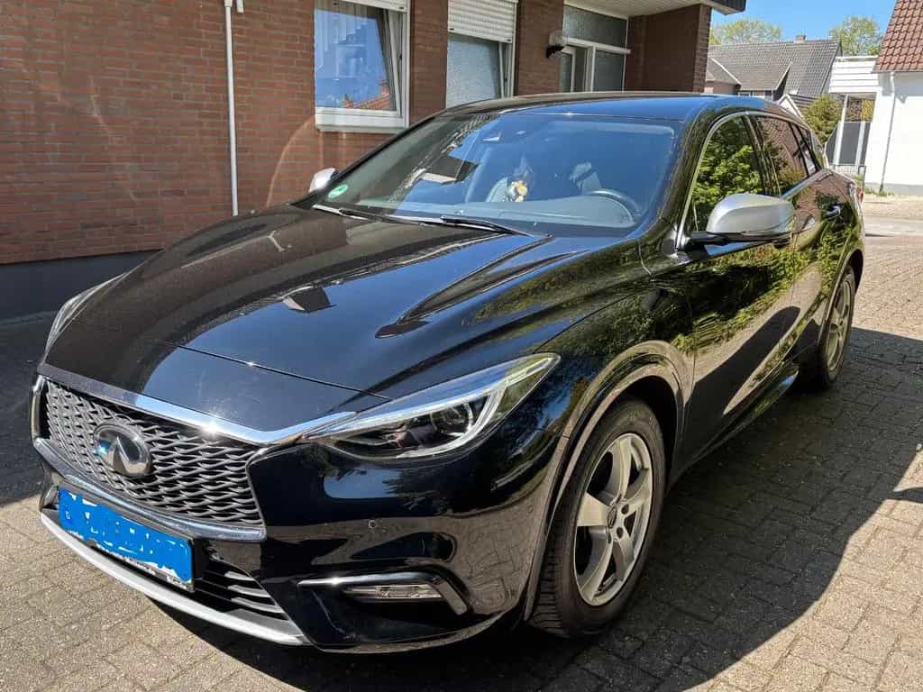 Infiniti Q30 1.6t - 01/2016-photo-0