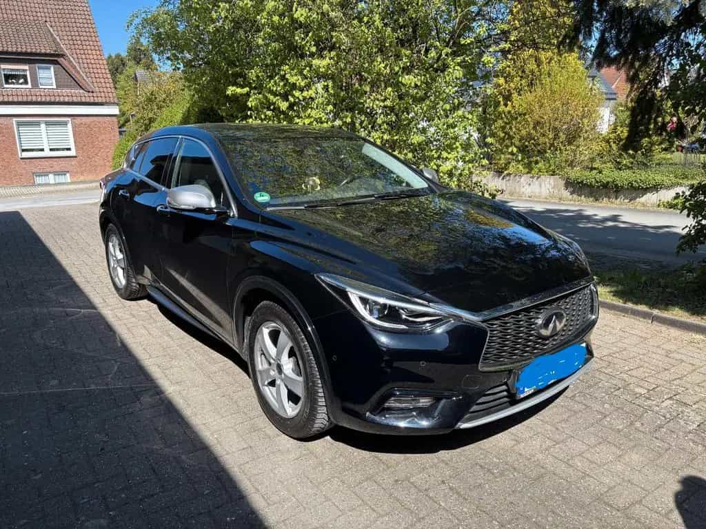 Infiniti Q30 1.6t - 01/2016-photo-1
