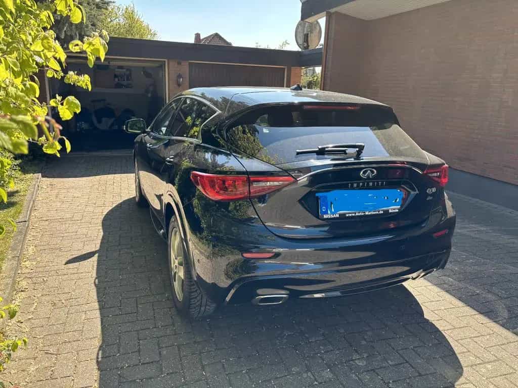 Infiniti Q30 1.6t - 01/2016-photo-3
