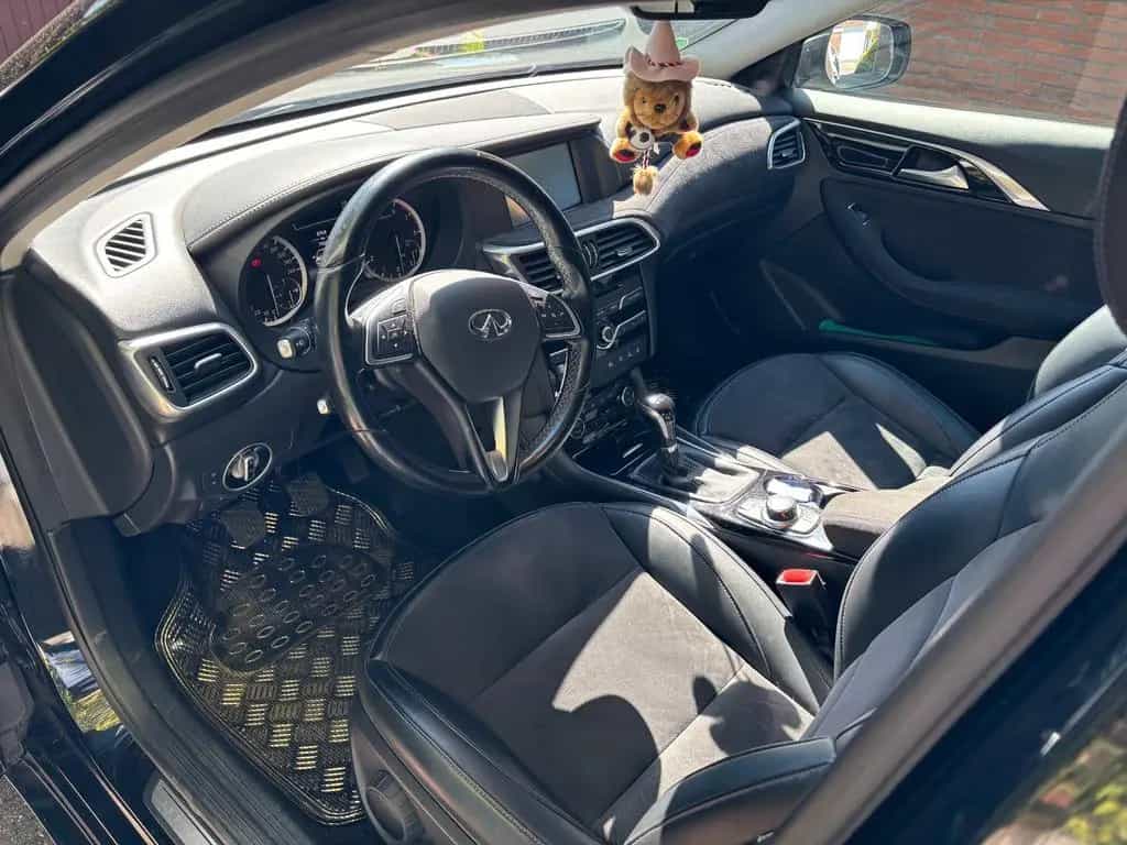 Infiniti Q30 1.6t - 01/2016-photo-5