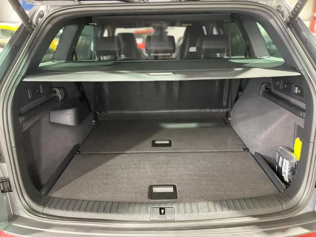 Skoda Kodiaq RS+4x4+CANTON SOUND+AHK+SHZ VORN/HINTEN+GARANTIE 10/2023-photo-12