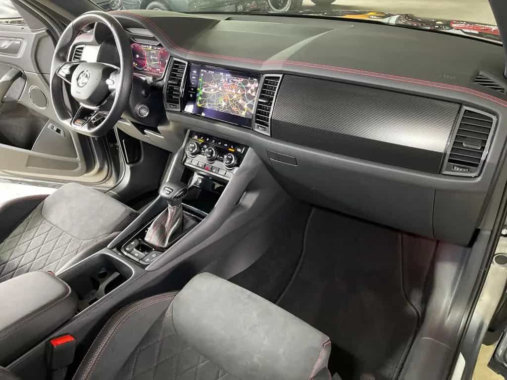 Skoda Kodiaq RS+4x4+CANTON SOUND+AHK+SHZ VORN/HINTEN+GARANTIE 10/2023-photo-33