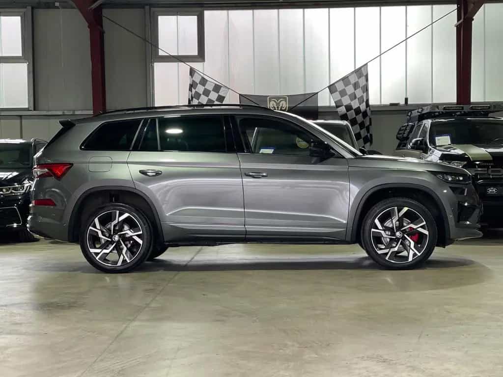 Skoda Kodiaq RS+4x4+CANTON SOUND+AHK+SHZ VORN/HINTEN+GARANTIE 10/2023-photo-6