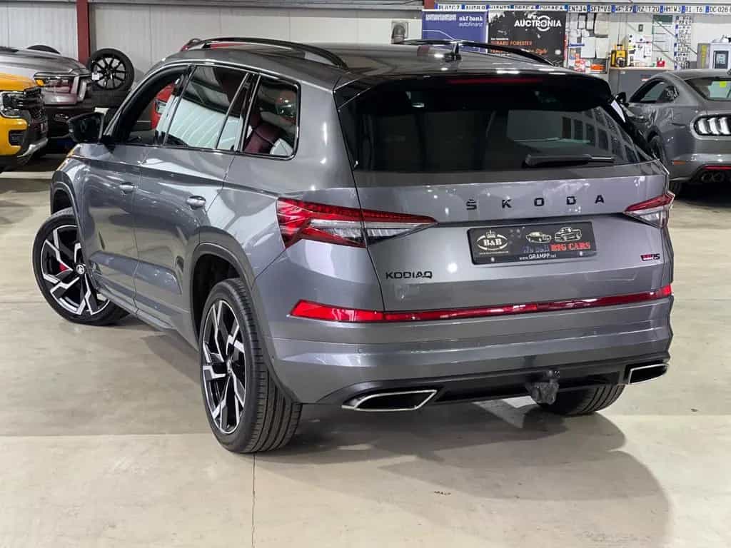 Skoda Kodiaq RS+4x4+CANTON SOUND+AHK+SHZ VORN/HINTEN+GARANTIE 10/2023-photo-7