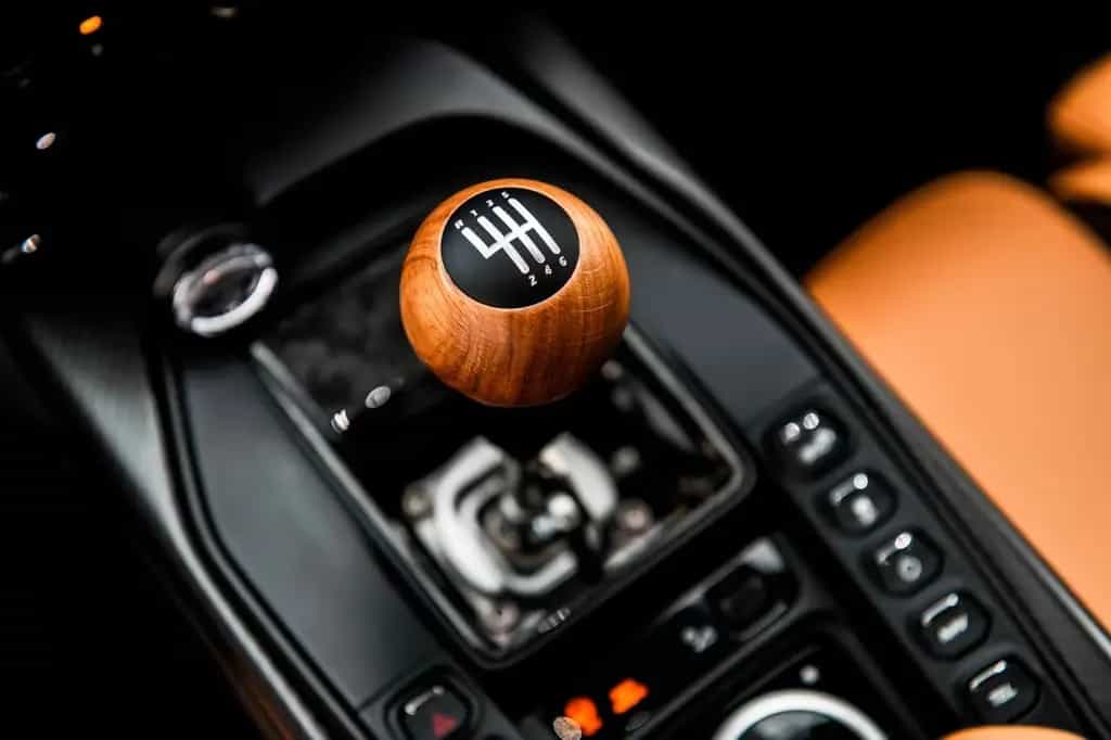 Aston Martin Other Valour 02/2024-photo-16