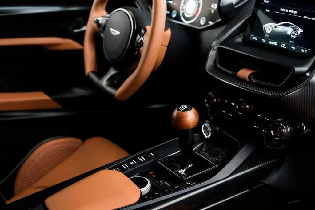 Aston Martin Other Valour 02/2024-photo-17