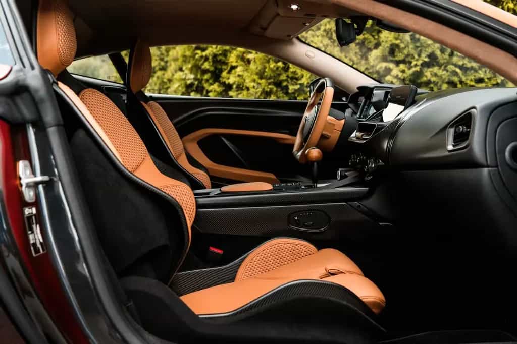 Aston Martin Other Valour 02/2024-photo-18