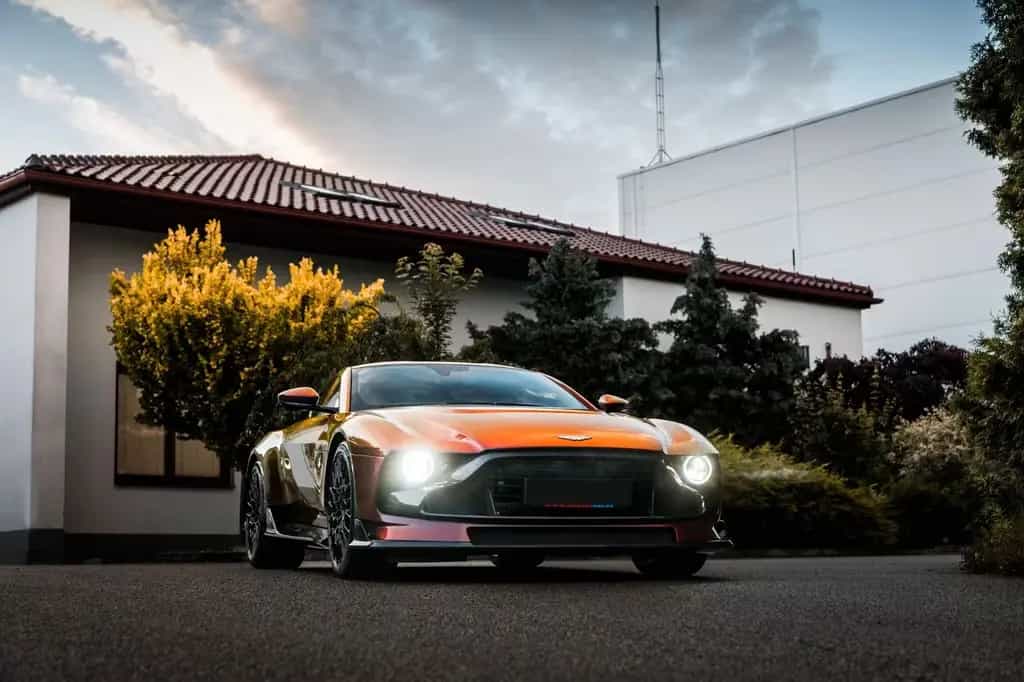Aston Martin Other Valour 02/2024-photo-2