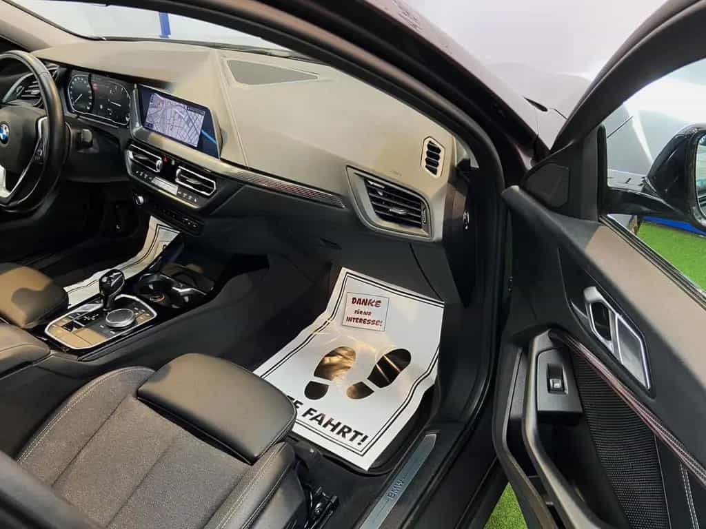BMW 118 i Sport Line Automatik Sonderedition Pano AHK 11/2020-photo-17