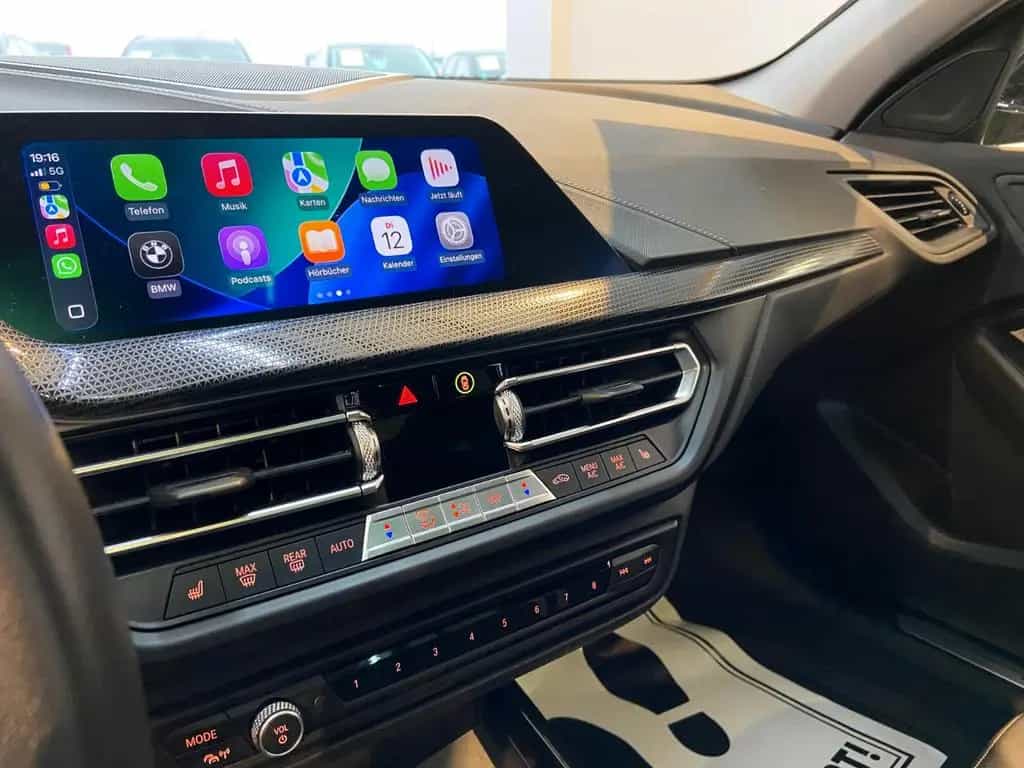 BMW 118 i Sport Line Automatik Sonderedition Pano AHK 11/2020-photo-21