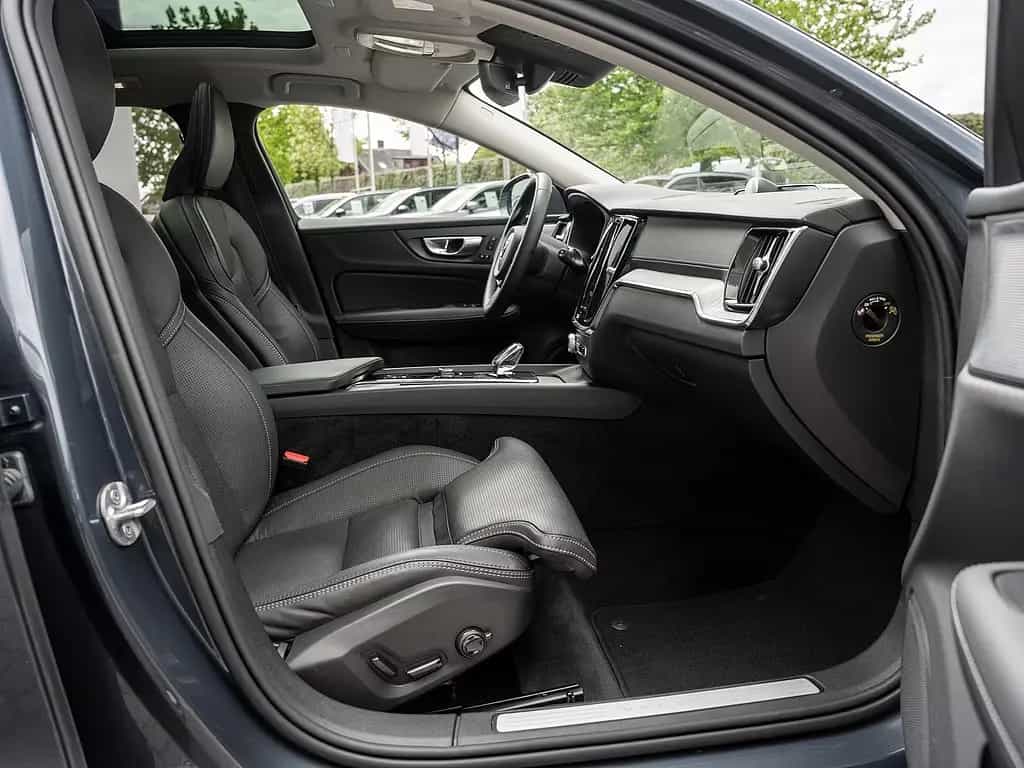 Volvo V60 Cross Country B5 AWD Ultimate 05/2024-photo-1