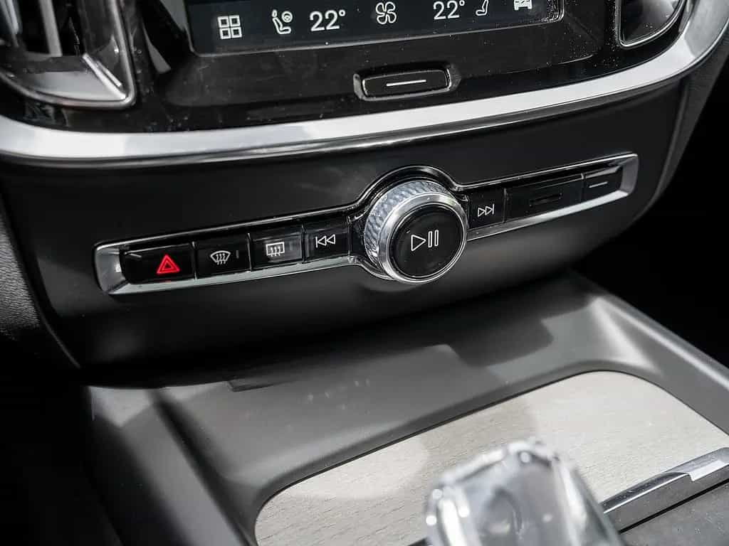 Volvo V60 Cross Country B5 AWD Ultimate 05/2024-photo-18