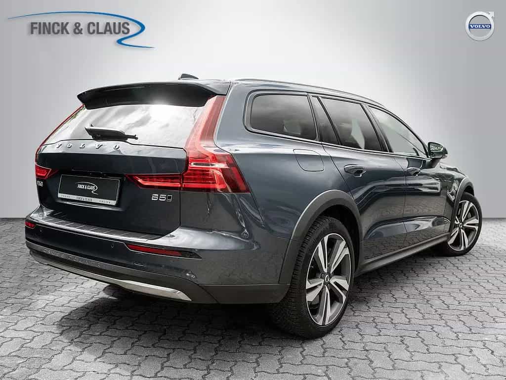 Volvo V60 Cross Country B5 AWD Ultimate 05/2024-photo-2