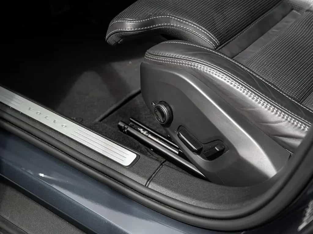 Volvo V60 Cross Country B5 AWD Ultimate 05/2024-photo-28