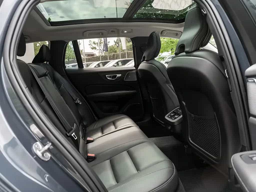 Volvo V60 Cross Country B5 AWD Ultimate 05/2024-photo-3