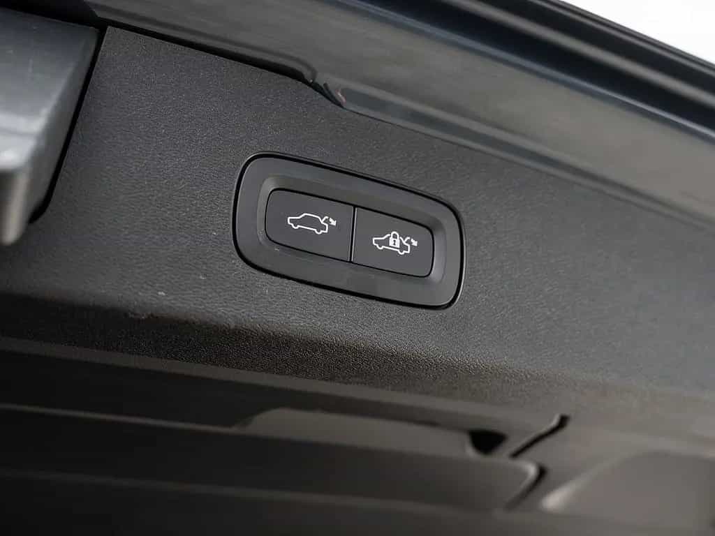 Volvo V60 Cross Country B5 AWD Ultimate 05/2024-photo-32