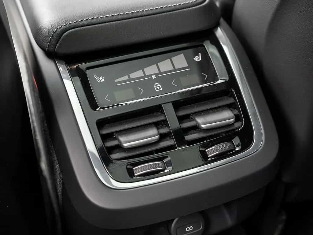 Volvo V60 Cross Country B5 AWD Ultimate 05/2024-photo-7