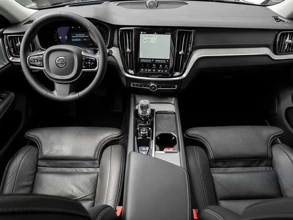 Volvo V60 Cross Country B5 AWD Ultimate 05/2024-photo-8