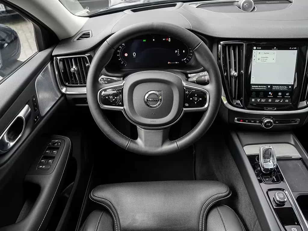 Volvo V60 Cross Country B5 AWD Ultimate 05/2024-photo-9