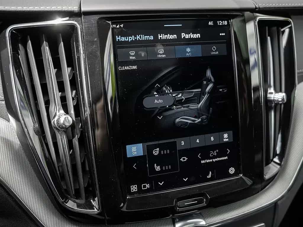 Volvo XC60 B5 AWD Ultra Dark 07/2025-photo-15
